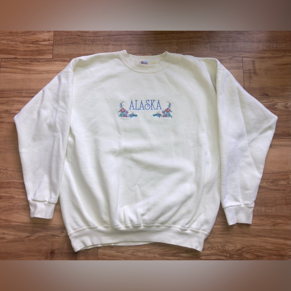 Vintage Alaska Embroidered Crewneck Sweatshirt by Desert Heat, XL